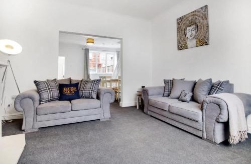 Hetton-le-Hole House | Sleek Gem Home in Houghton le Spring, Sleeps 5