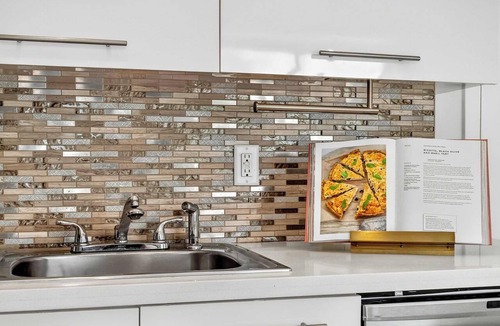 Beverly Heights Apartment | Sleek Kitchenette & Queen Bed