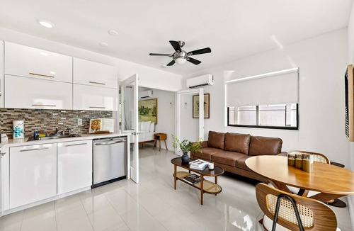 Beverly Heights Apartment | Sleek Kitchenette Queen Bed
