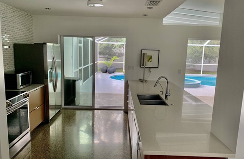 Bradenton House | Sleek Mid-Century Modern House Close To Beach