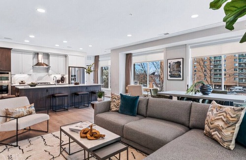 Ashburn Condo | Sleek, Modern Condo