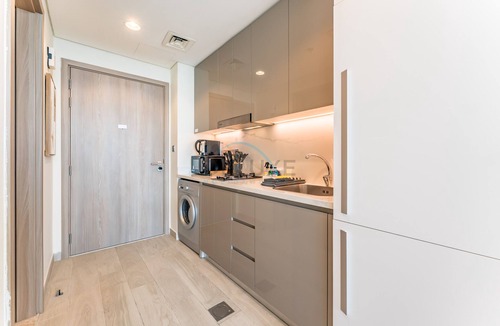 Jadaf Apartment | Sleek Modern Studio with Direct view of Dubai Skyline - Farhad Azizi Residence, Al Jaddaf