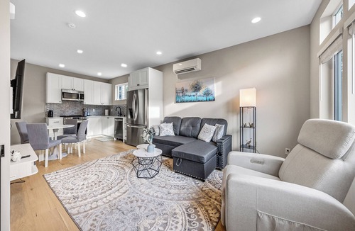 Squire Park House | Sleek & Modern Townhome in Prime location