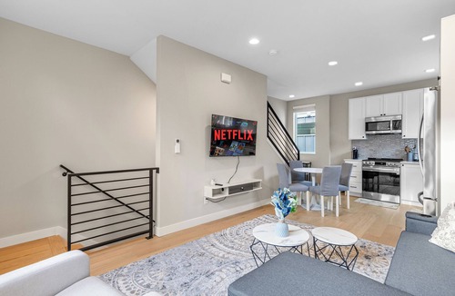 Squire Park House | Sleek & Modern Townhome in Prime location