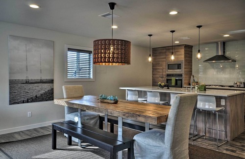 Astoria Condo | Sleek Riverfront Condo on Pier in Downtown Astoria