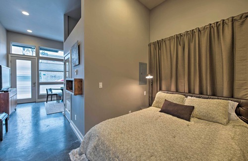 Crown Hill Apartment | Sleek Seattle Studio 5 Min to Downtown Ballard!