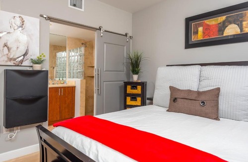 South Pointe Apartment | Sleek Sobe Sweet