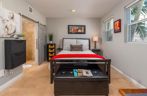 South Pointe Apartment | Sleek Sobe Sweet