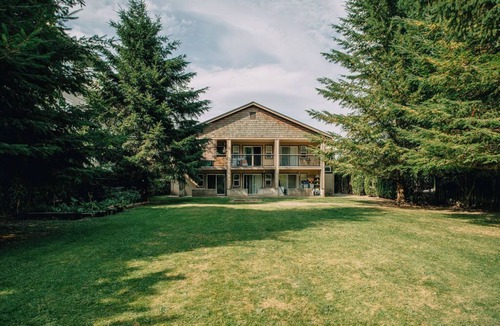 Harrison Hot Springs Condo | Sleek Studio W/AC Steps to the Lake