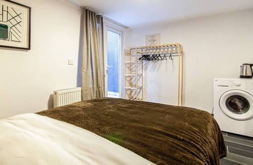 Istanbul City Center Apartment | Sleek Studio Flat with Backyard in Balat