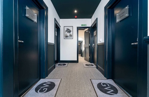 Southampton Apartment | Sleek Studio; Long Stay Discounts, Free Parking