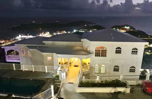 Estate Contant Resort | Sleek & Sunny Island Studio | Kitchenette