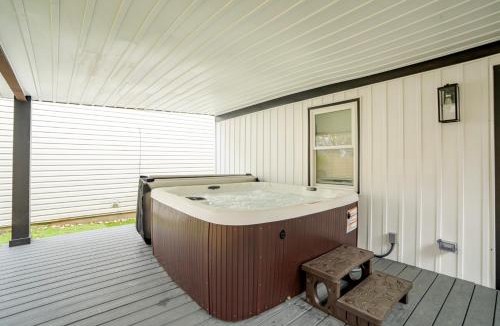 Shelby Park Villa | Sleek Urban Getaway Paristown-Highlands-Germantown