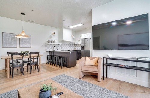 Vineyard Apartment | Sleek Vineyard Condo w/Access to Community Pools