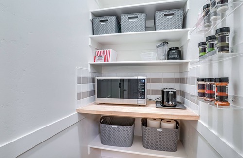 Vineyard Apartment | Sleek Vineyard Condo w/Access to Community Pools