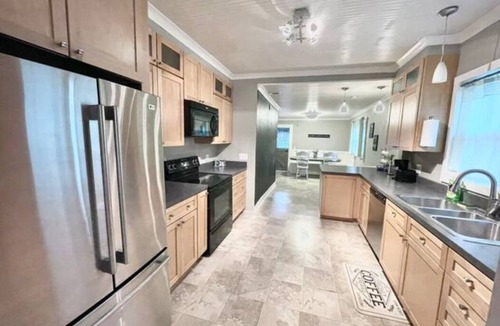 Greenwood House | Sleep 8, 15 min to Indy! Beautiful Home/Quiet Area