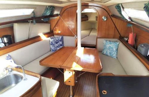 Lisbon Apartment | Sleep aboard a sailing boat in Lisbon