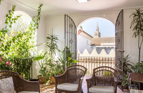 San Bartolome Apartment | Sleep in a 17th century stately palace home