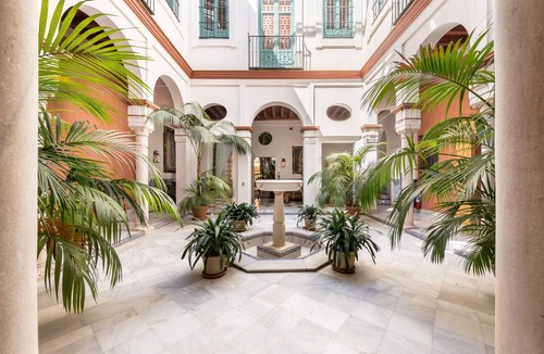 San Bartolome Apartment | Sleep in a 17th century stately palace home