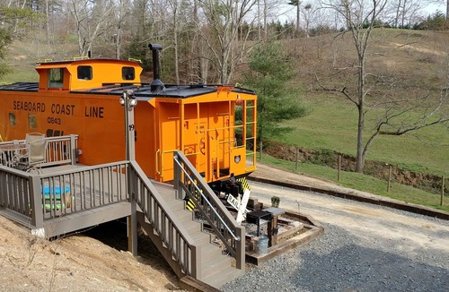Clyde Cabin | 🚂 Sleep in a caboose on a bison ranch: Seaboard Coast Line #0843