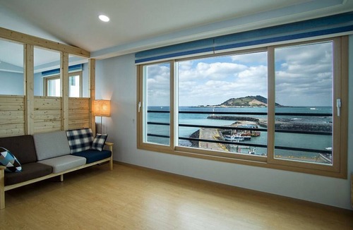 Hallim House | Sleep in the Sea