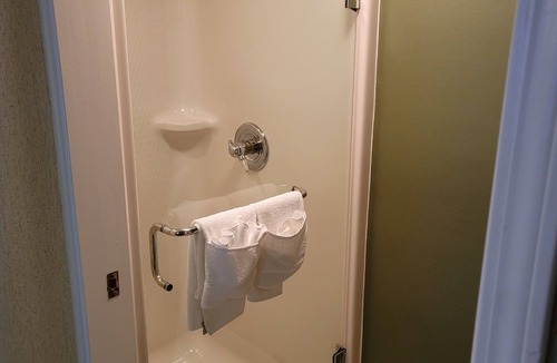 Acme Hotel | Sleep Inn & Suites Bay View Acme - Traverse City