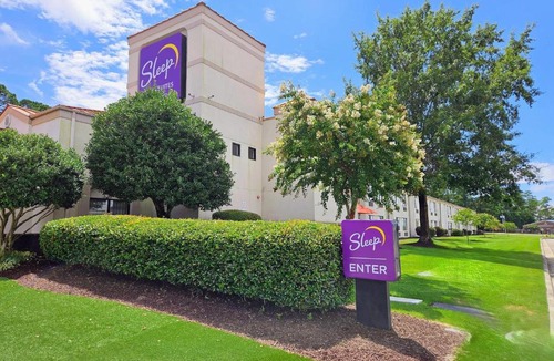Pine Forest Hotel | Sleep Inn & Suites Spring Lake - Fayetteville near Fort Bragg