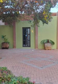 Universitas House | Sleep Izzy