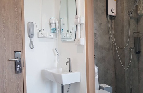 Khlong Sam Prawet Hostel | Sleep To Fly Hotel & Hostel