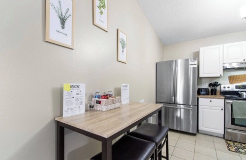 Brent Apartment | sleep6~22 min 2 Beach~Self check in~BBQ~WiFi