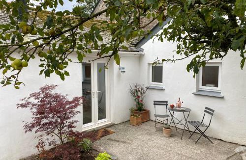 Saint Kew House | Sleepers Barn