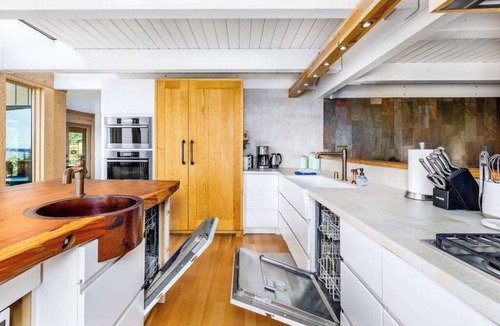 Downtown Anchorage House | Sleeping Lady Retreat | Chef's Kitchen | Views