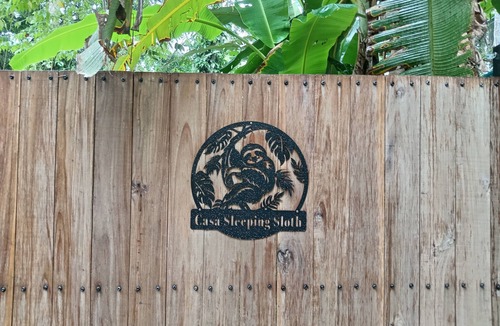 Cahuita House | Sleeping Sloth-Walking distance to Playa Grande