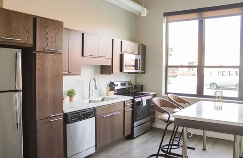 Downtown Des Moines Apartment | Sleepover | Chic 1BD/1BA - Downtown Des Moines
