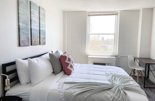 Walnut Hills Apartment | Sleepover: Cityscape 1BD/1BA + Gym - Downtown Cincinnati