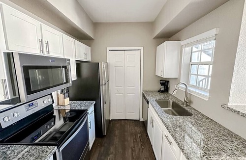 South Side Apartment | Sleepover | Dashing 1BD/1BA + Gym - Corpus Christi