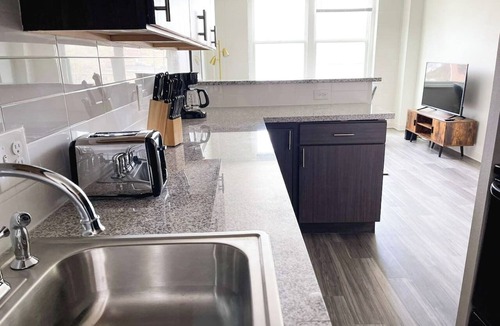 Cincinnati Apartment | Sleepover | Elite 1BD/1BA + Gym - Cincinnati