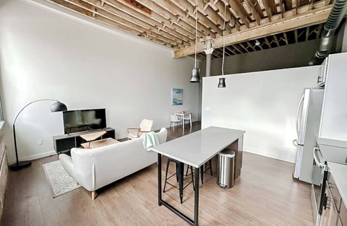 Newton Apartment | Sleepover | Modern 1BD/1BA Loft - Newton