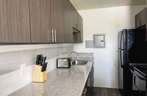 Corryville Apartment | Sleepover | Stunning 1BD/1BA + Gym - Cincinnati
