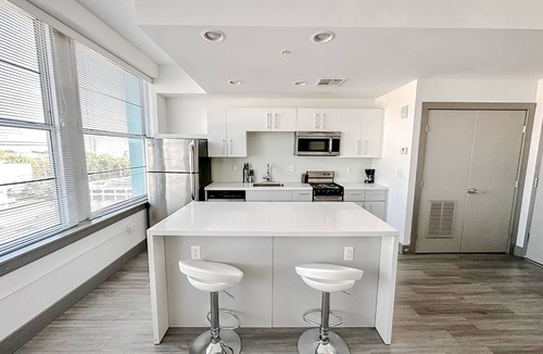 Springfield Apartment | Sleepover: Superb 1BD/1BA - Downtown Springfield