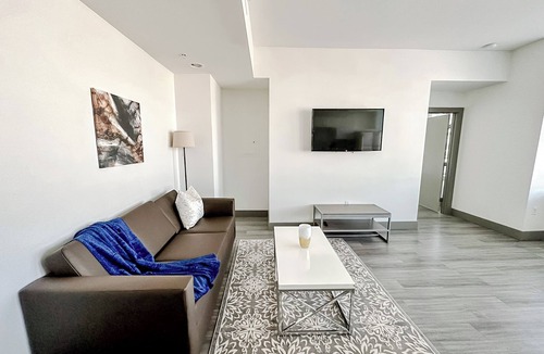 Springfield Apartment | Sleepover: Superb 1BD/1BA - Downtown Springfield