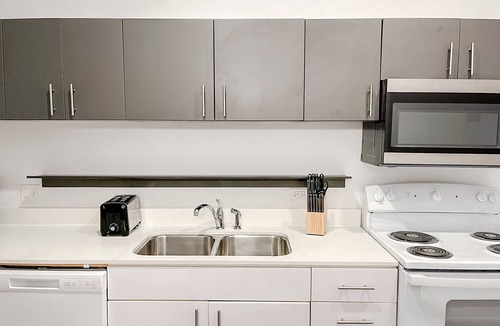 Downtown Springfield Apartment | Sleepover: Tasteful 1BD/1BA- Downtown Springfieldn