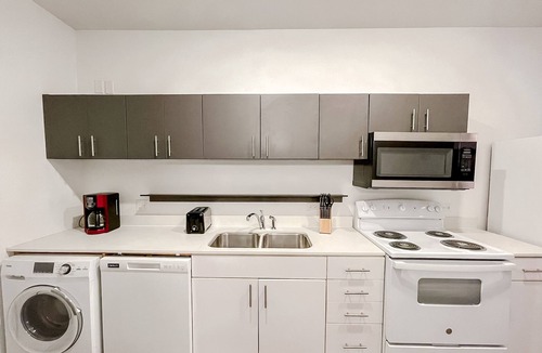 Downtown Springfield Apartment | Sleepover: Tasteful 1BD/1BA- Downtown Springfieldn