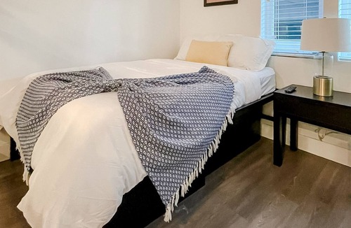 Downtown Springfield Apartment | Sleepover: Trendy Studio - Downtown Springfield
