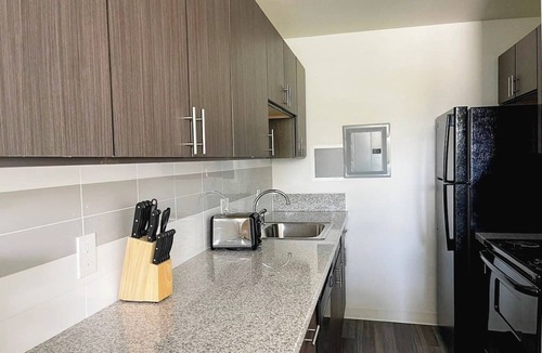Corryville Apartment | Sleepover | Vibrant 1BD/1BA + Gym - Cincinnati