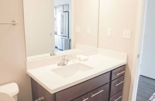 Downtown Des Moines Apartment | Sleepover: Vibrant Studio - Downtown Des Moines