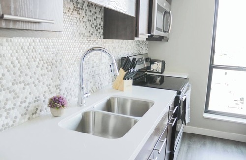 Downtown Des Moines Apartment | Sleepover | Vibrant Studio - Downtown Des Moines