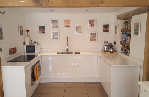 Haslemere House | SLEEPS 10-14 - FIVE Bed Rural Oak Framed Home with 3 Studios