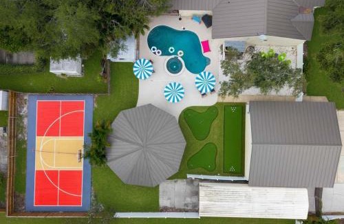 Largo House | Sleeps 10 Heated Pool Spa Arcade Putt Putt