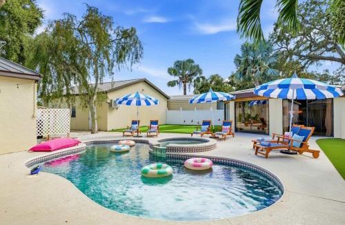 Largo House | Sleeps 10 Heated Pool Spa Arcade Putt Putt